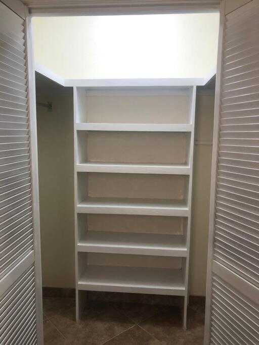 Kelly'S Studio Apartment - Rental Near Airport, Amenities And Bus Route سانت فيليب المظهر الخارجي الصورة
